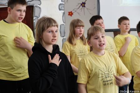 Osnovna šola 27. julij Kamnik že 40 let raste s prepričanjem, da če spoštujemo sebe, bomo znali spoštovati tudi druge (30)